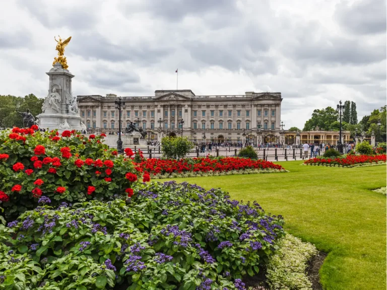 Royal Things to Do in London: Buckingham Palace Staterooms Tour